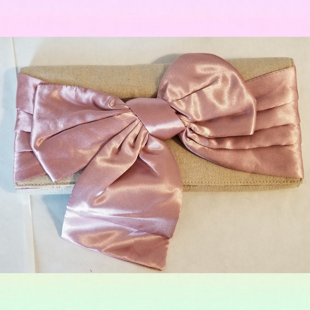 Avon MARK Clutch "Confectionary" pink bow